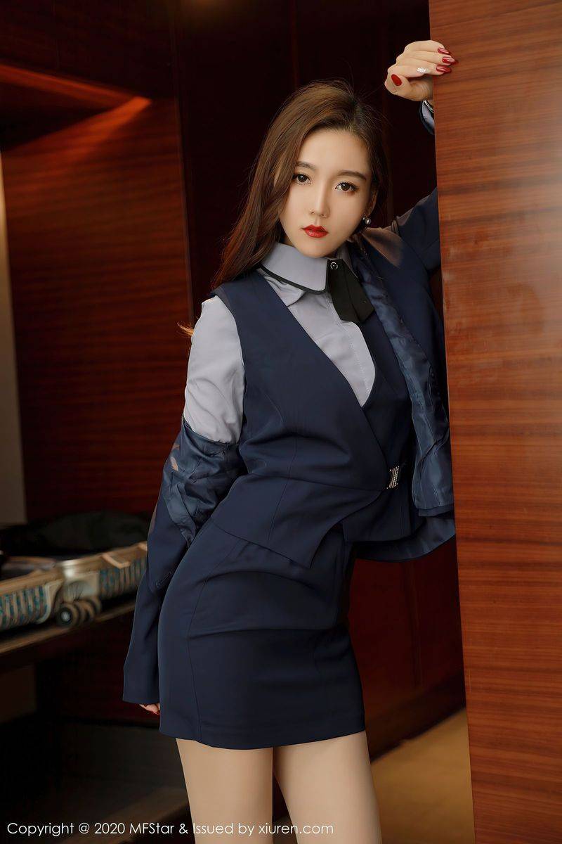 模范学院新人模特艾静香高挑身材丝袜美腿职场OL装扮套图-10