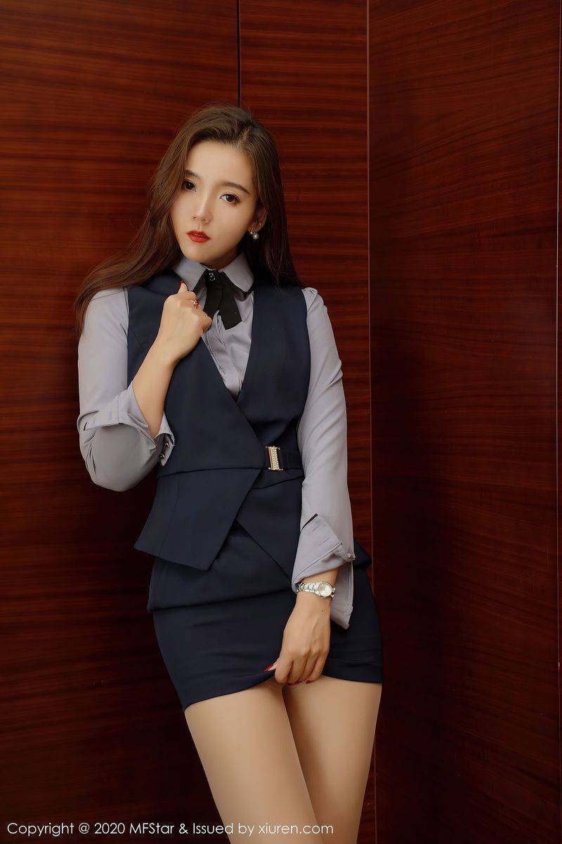 模范学院新人模特艾静香高挑身材丝袜美腿职场OL装扮套图-17