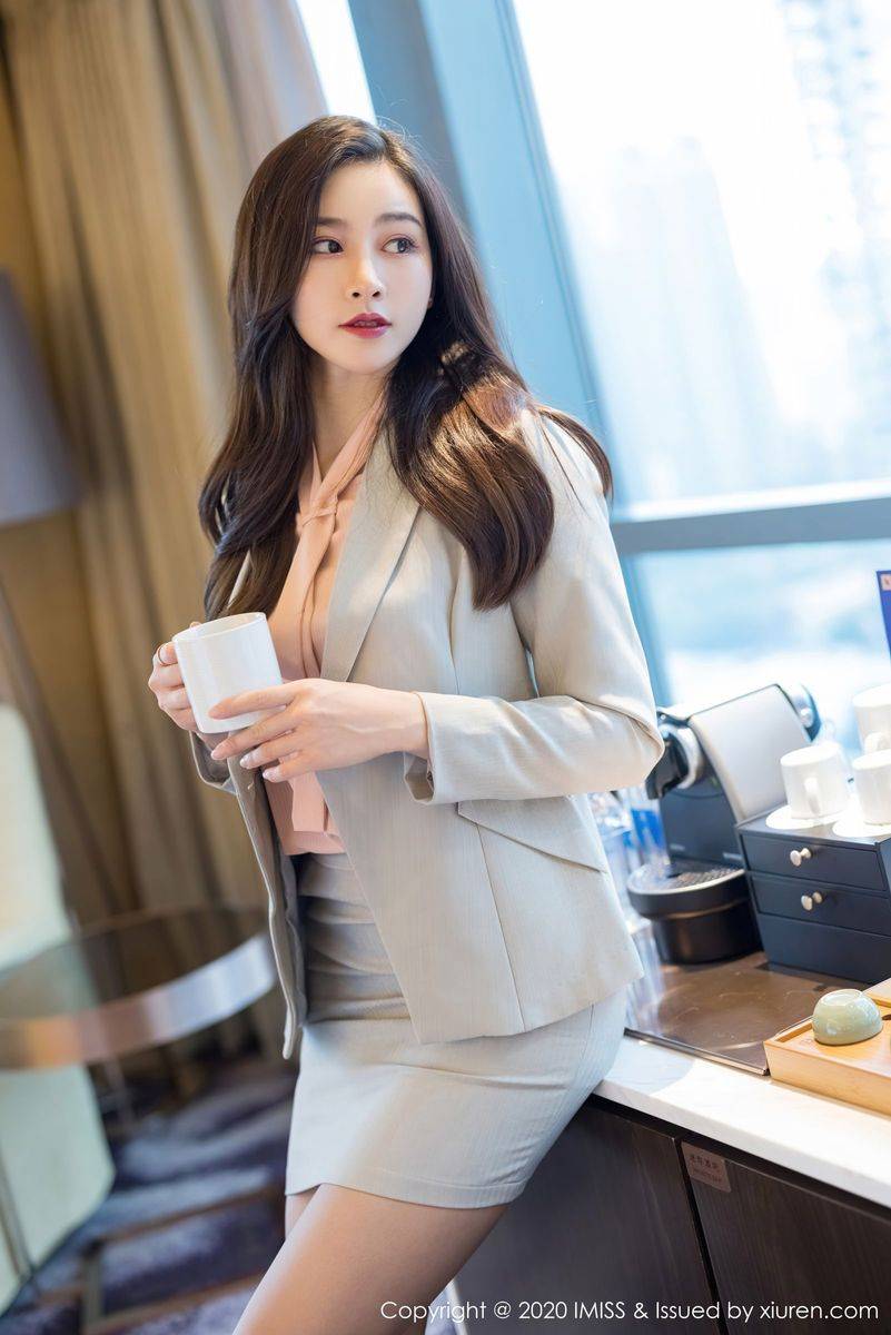 爱蜜社气质美女Vanessa丝袜美腿+内衣诱惑职场OL系列写真-16