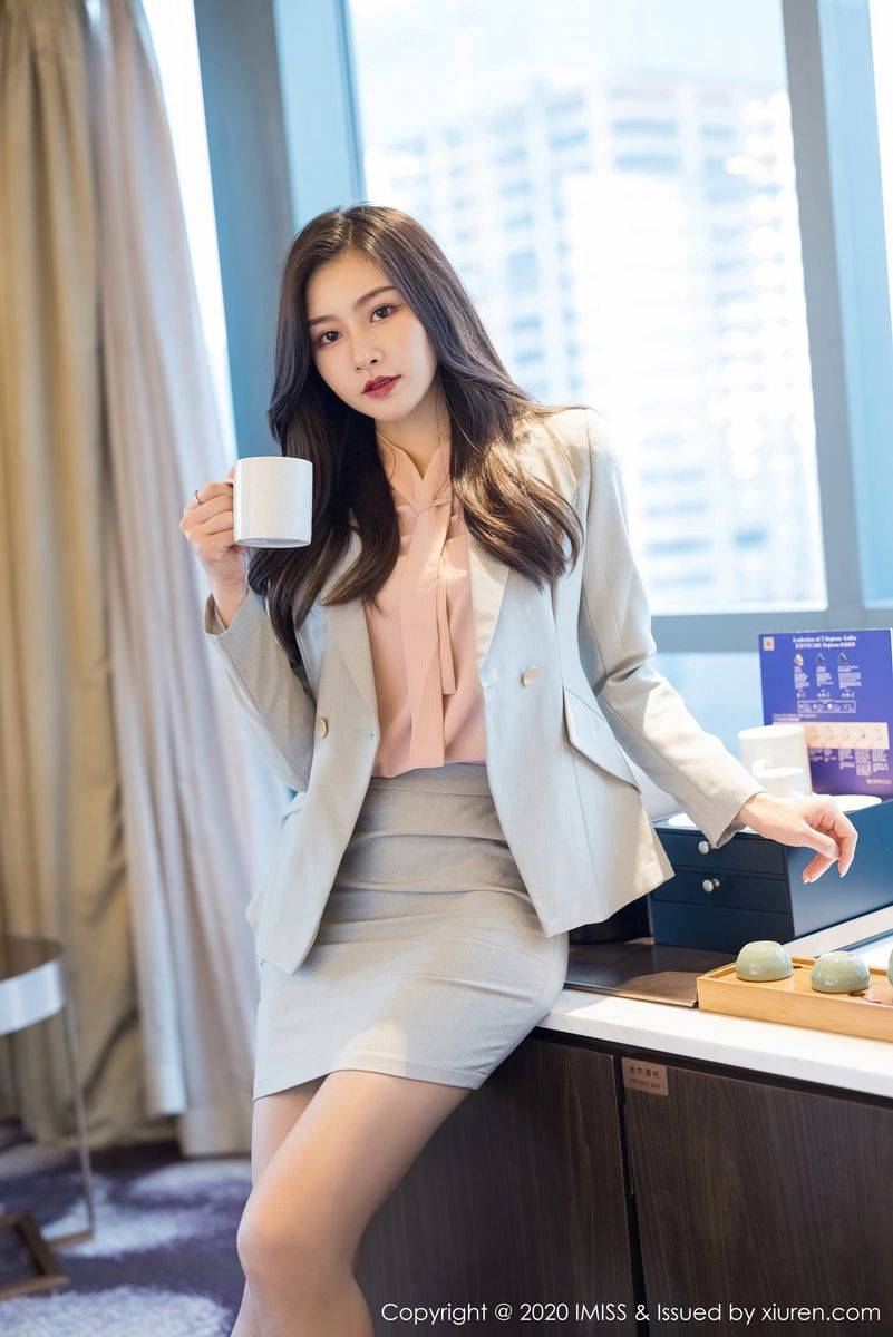 爱蜜社气质美女Vanessa丝袜美腿+内衣诱惑职场OL系列写真-13