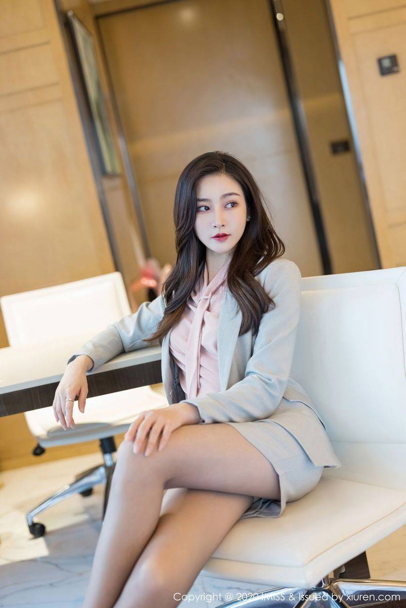 爱蜜社气质美女Vanessa丝袜美腿+内衣诱惑职场OL系列写真-60