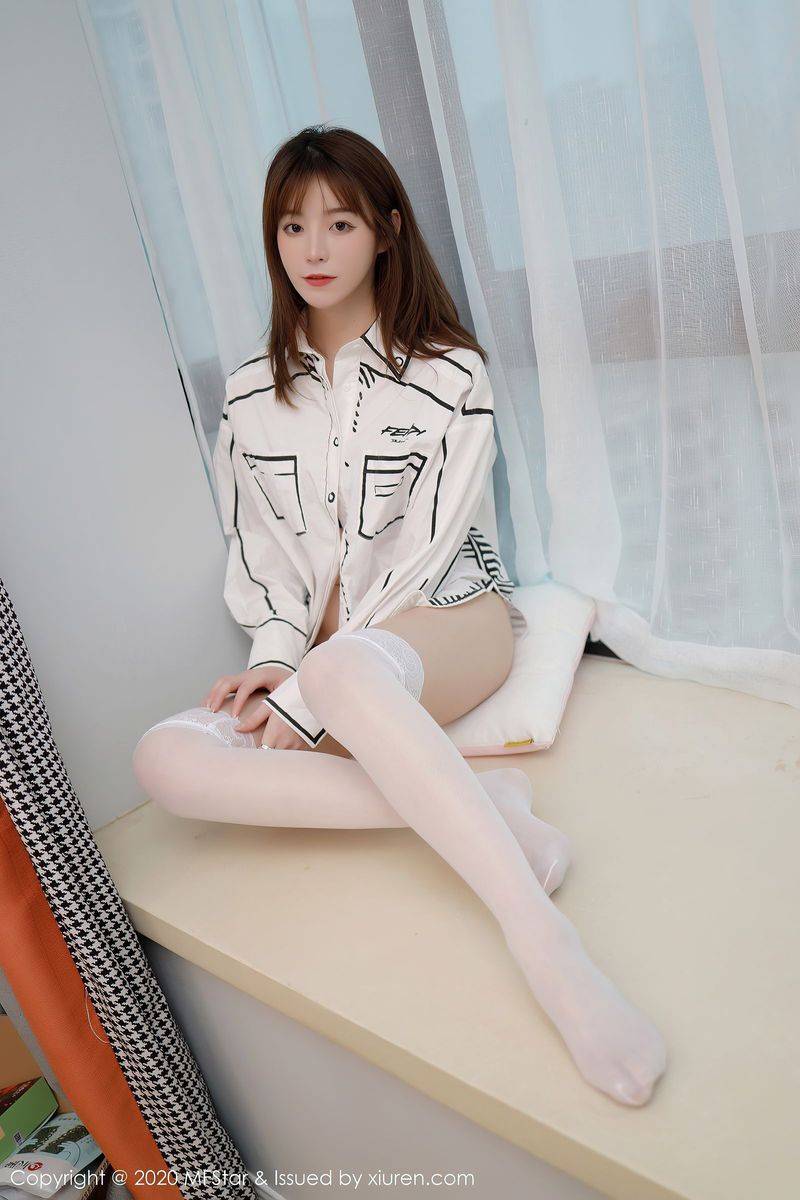 模范学院美女模特yoo优优黑与白丝袜纤纤细腿系列性感写真-3