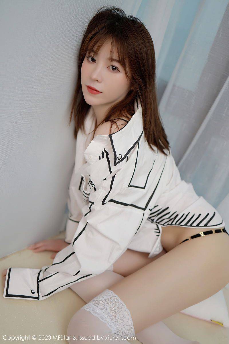 模范学院美女模特yoo优优黑与白丝袜纤纤细腿系列性感写真-17