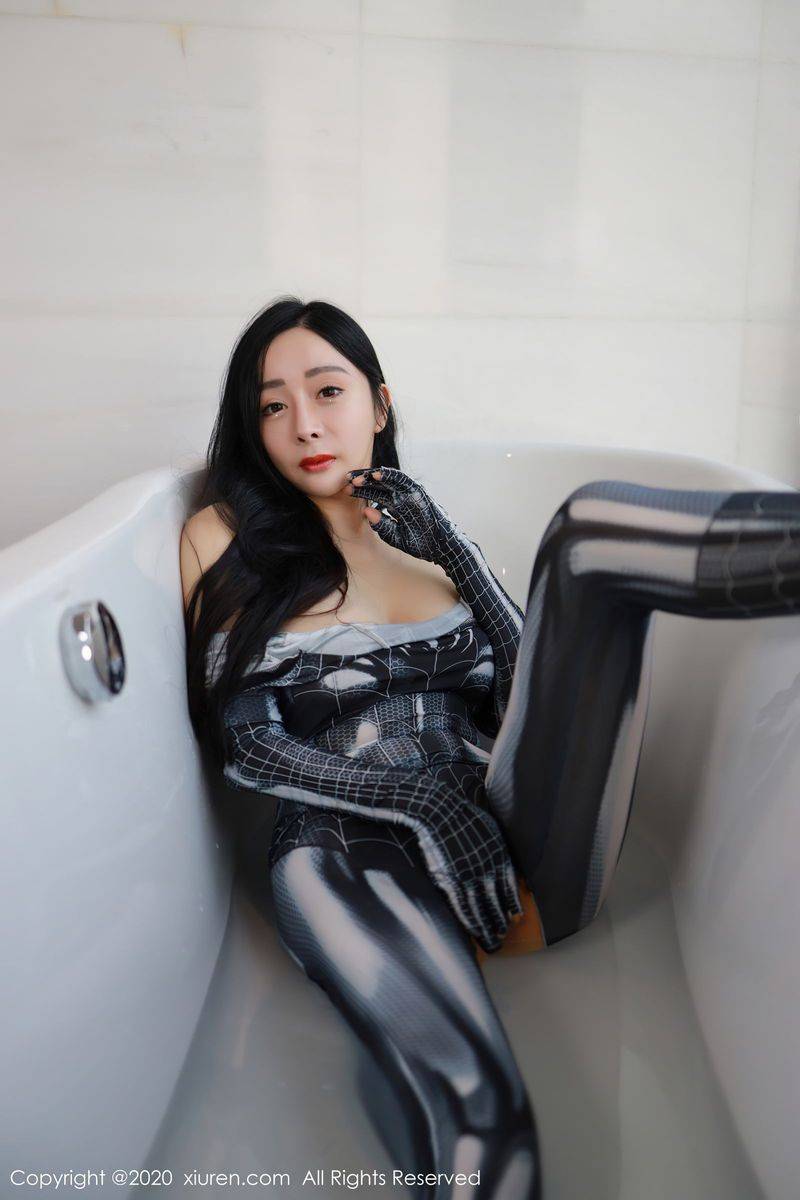 秀人网美女模特允薾修长美腿&圆润酥胸独特情趣魅力写真-41