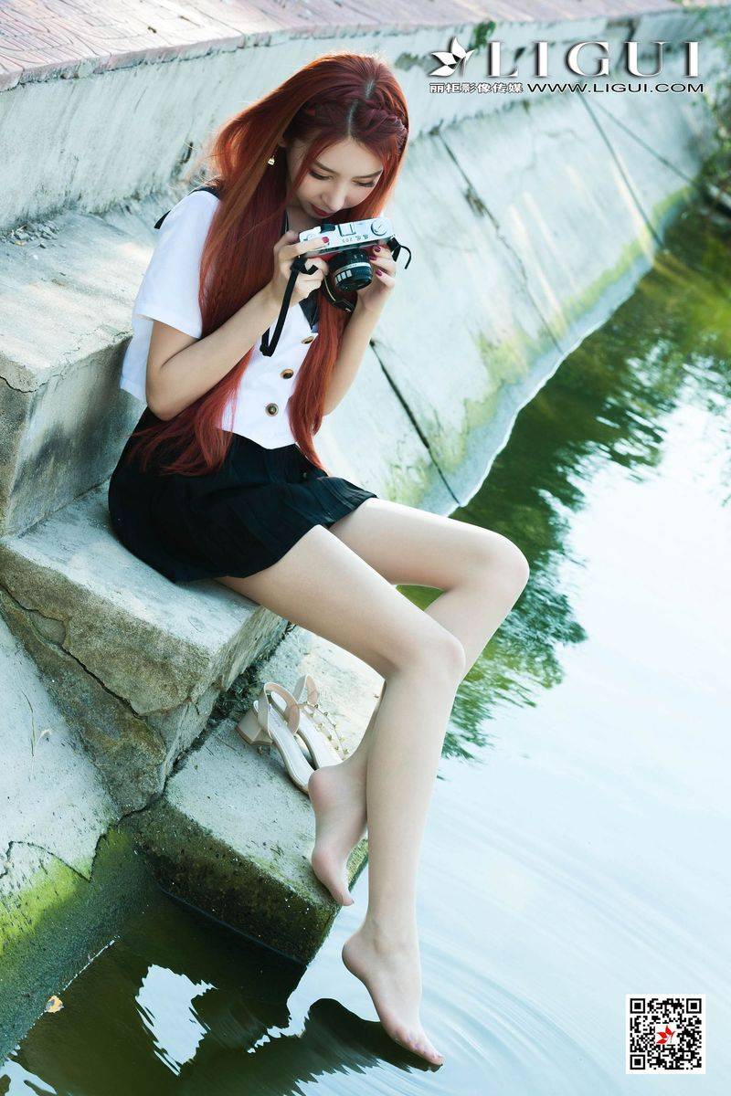 美女腿模丽柜兔子肉色丝袜修长美腿JK制服户外性感街拍写真-11