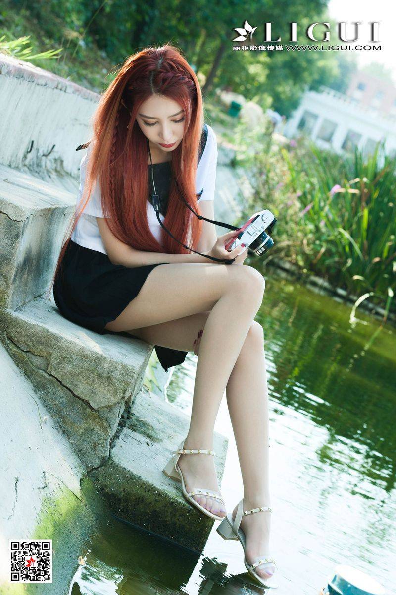 美女腿模丽柜兔子肉色丝袜修长美腿JK制服户外性感街拍写真-7