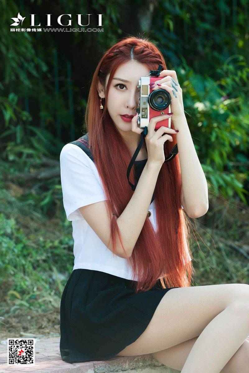 美女腿模丽柜兔子肉色丝袜修长美腿JK制服户外性感街拍写真-25