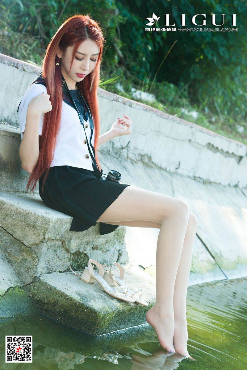 美女腿模丽柜兔子肉色丝袜修长美腿JK制服户外性感街拍写真-22