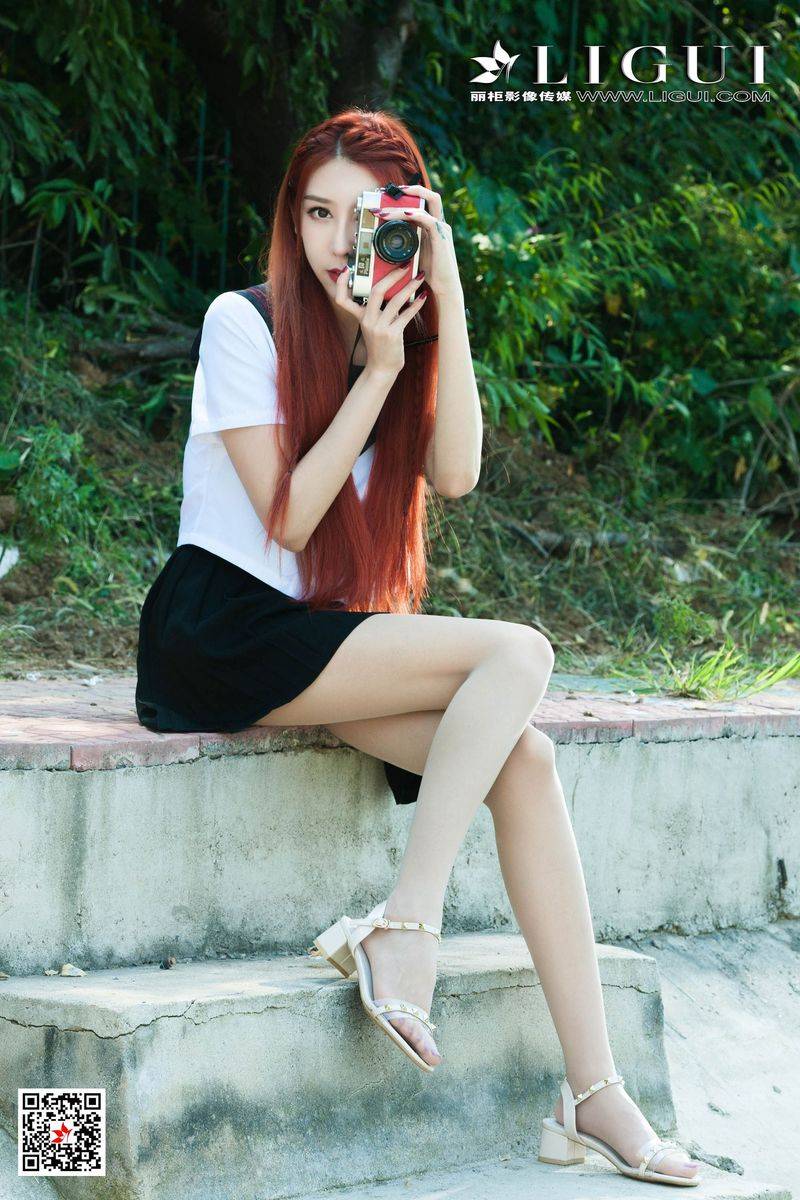 美女腿模丽柜兔子肉色丝袜修长美腿JK制服户外性感街拍写真-36