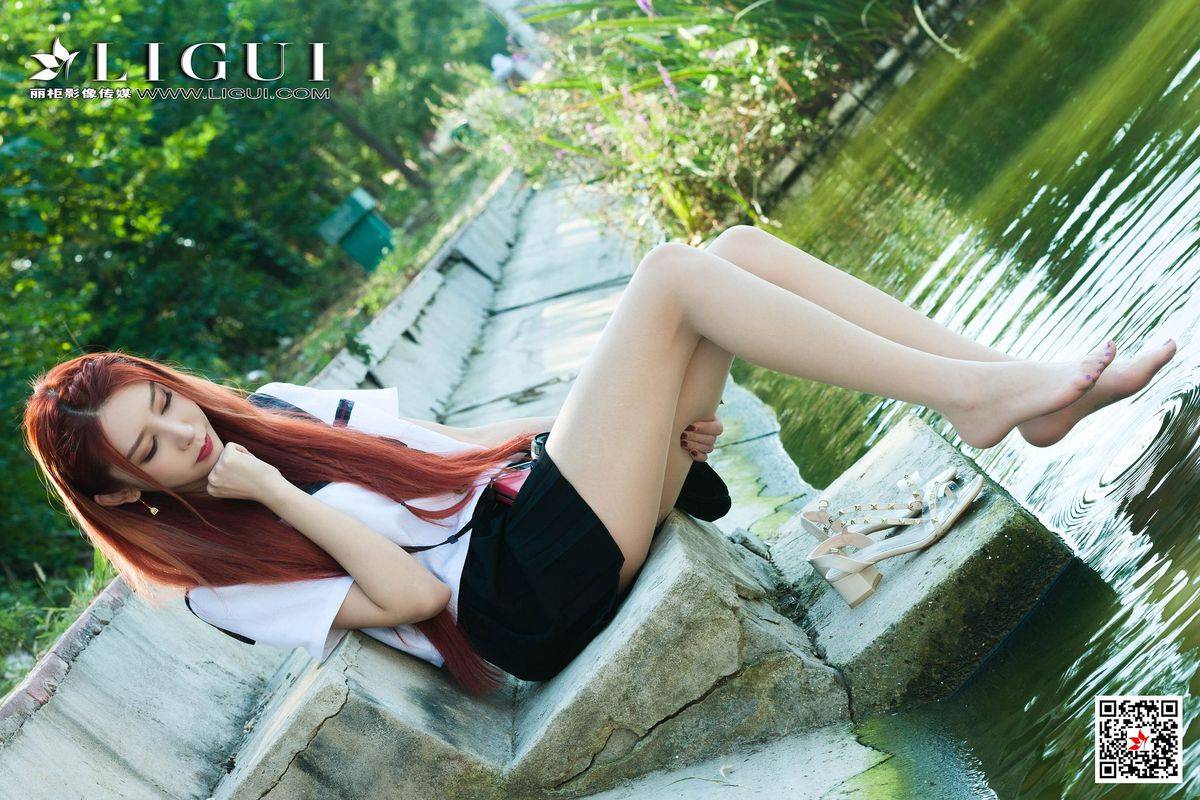 美女腿模丽柜兔子肉色丝袜修长美腿JK制服户外性感街拍写真-45