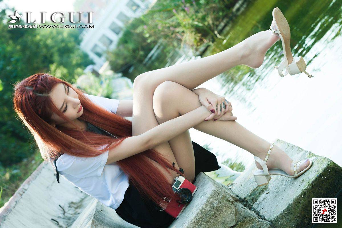 美女腿模丽柜兔子肉色丝袜修长美腿JK制服户外性感街拍写真-48