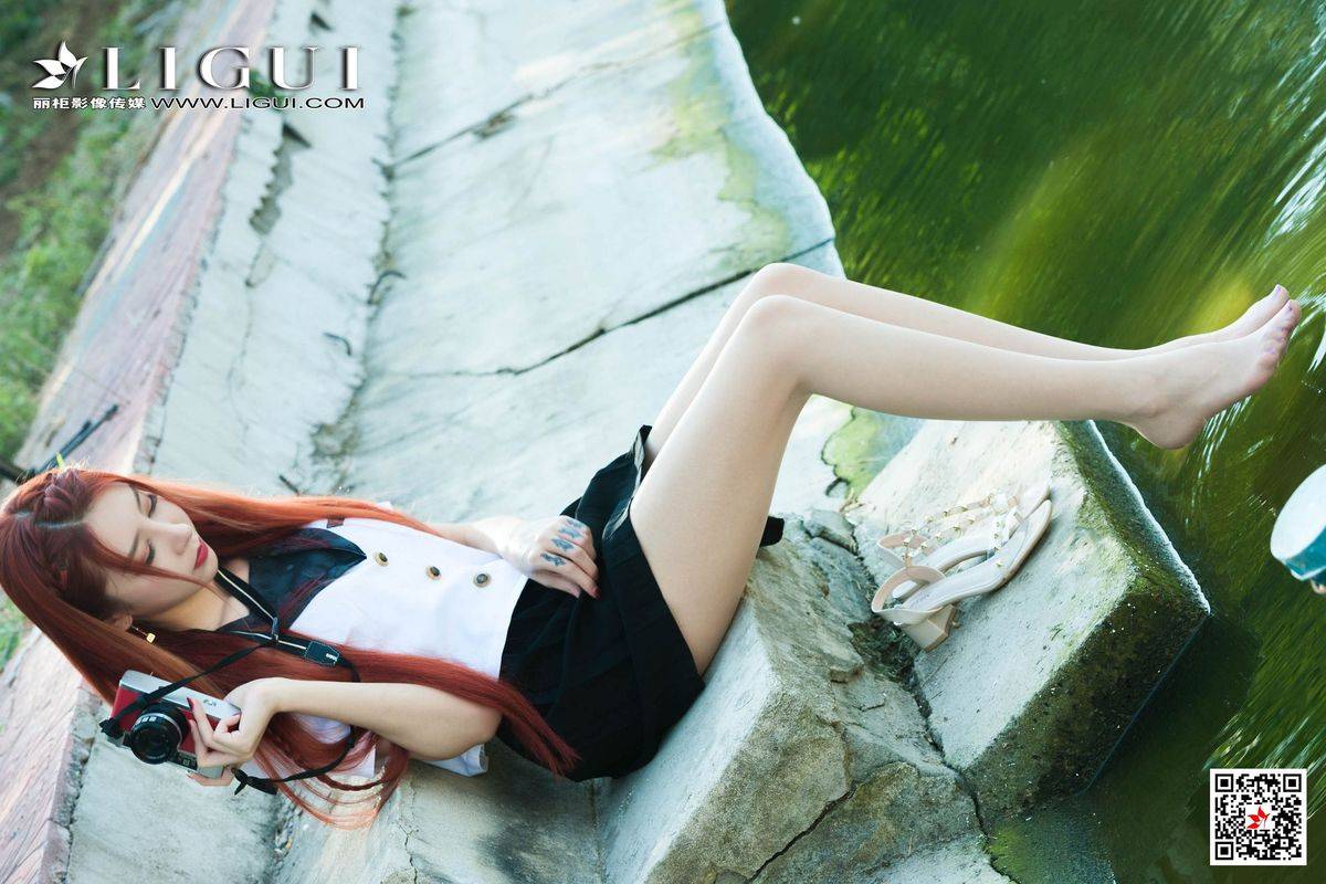 美女腿模丽柜兔子肉色丝袜修长美腿JK制服户外性感街拍写真-61