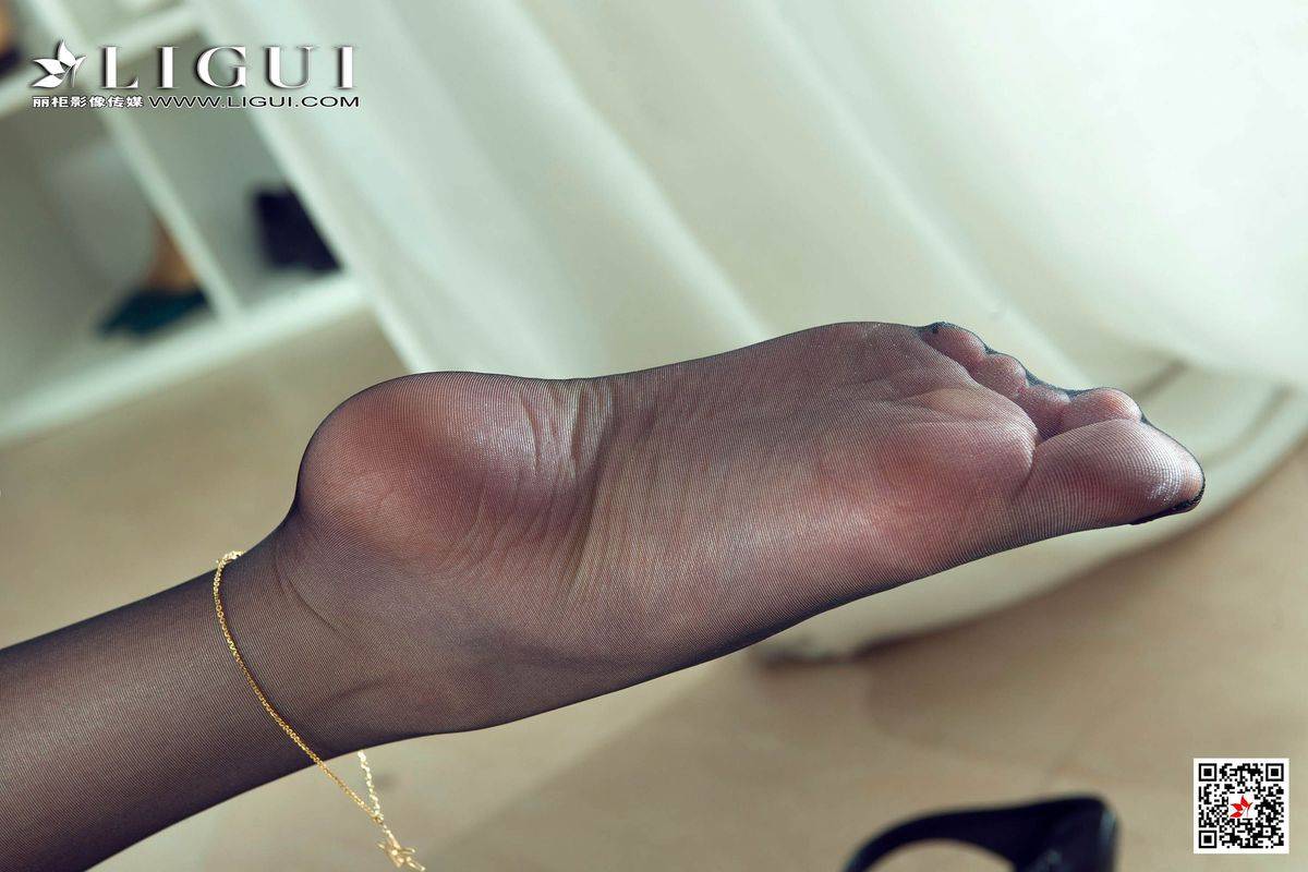 网络丽人丽柜兔子黑丝美腿+内衣诱惑职场OL装扮性感写真-83