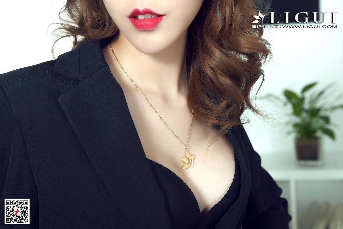 网络丽人丽柜兔子黑丝美腿+内衣诱惑职场OL装扮性感写真-91