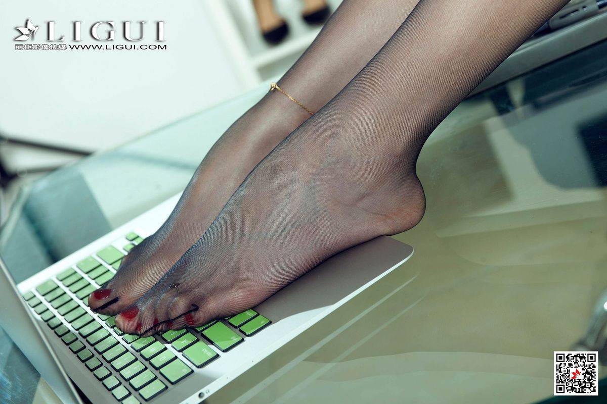 网络丽人丽柜兔子黑丝美腿+内衣诱惑职场OL装扮性感写真-87