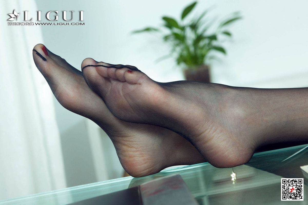 网络丽人丽柜兔子黑丝美腿+内衣诱惑职场OL装扮性感写真-96