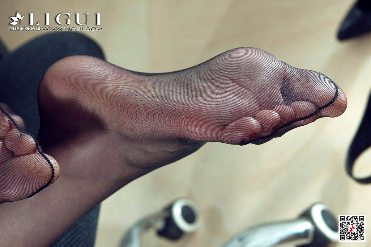 网络丽人丽柜兔子黑丝美腿+内衣诱惑职场OL装扮性感写真-99