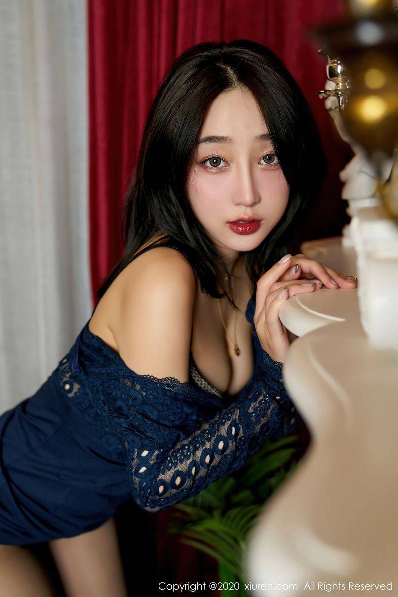 秀人网美女模特九月生黑丝美腿性感内衣职场OL系列娇媚写真-12