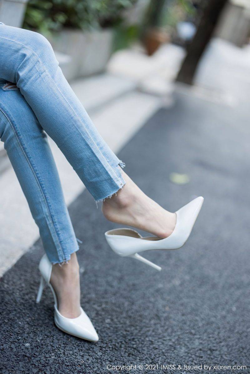 爱蜜社性感女神小狐狸Sica牛仔长裤高跟鞋&丝袜美腿系列街拍-8