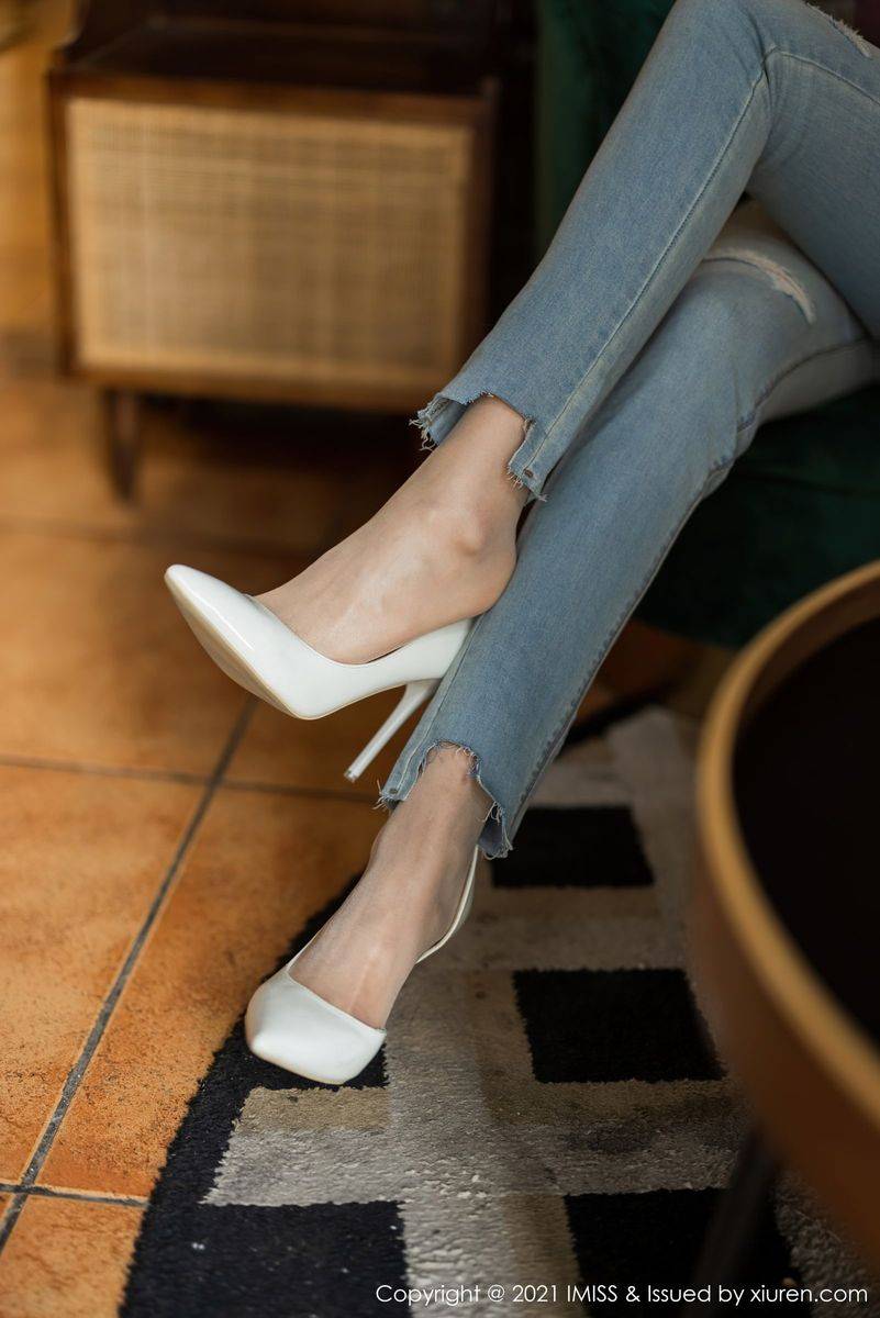 爱蜜社性感女神小狐狸Sica牛仔长裤高跟鞋&丝袜美腿系列街拍-16