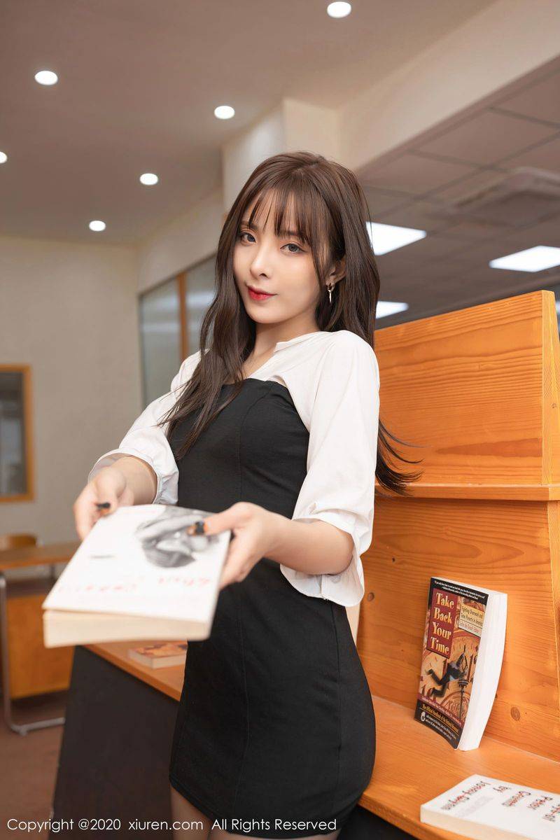 秀人网美女模特陈小喵黑丝美腿黑白服饰内衣诱惑私房写真-8