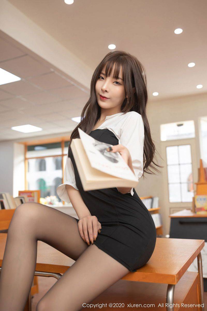 秀人网美女模特陈小喵黑丝美腿黑白服饰内衣诱惑私房写真-16