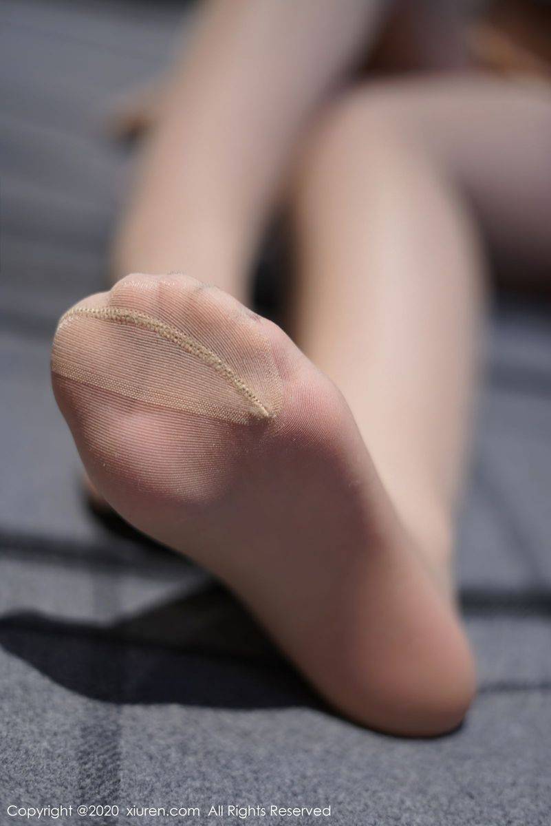 秀人网美女模特美七Mia蓝色长裙惹火身材波涛胸涌系列写真-54