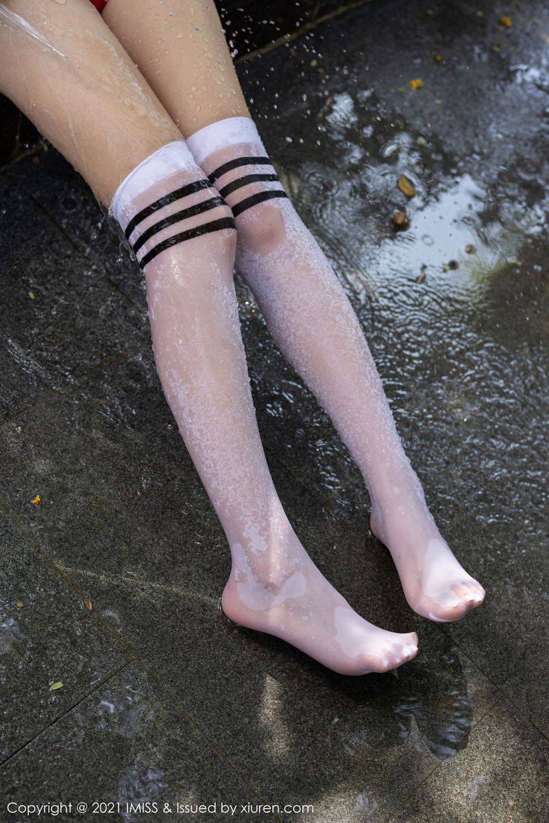 爱蜜社性感女神九月生运动内衣搭配娇柔欲滴户外淋漓写真-22