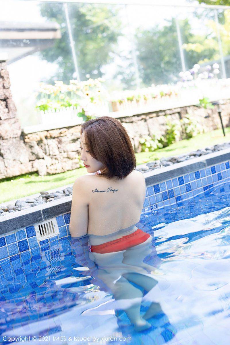 爱蜜社性感女神九月生运动内衣搭配娇柔欲滴户外淋漓写真-54