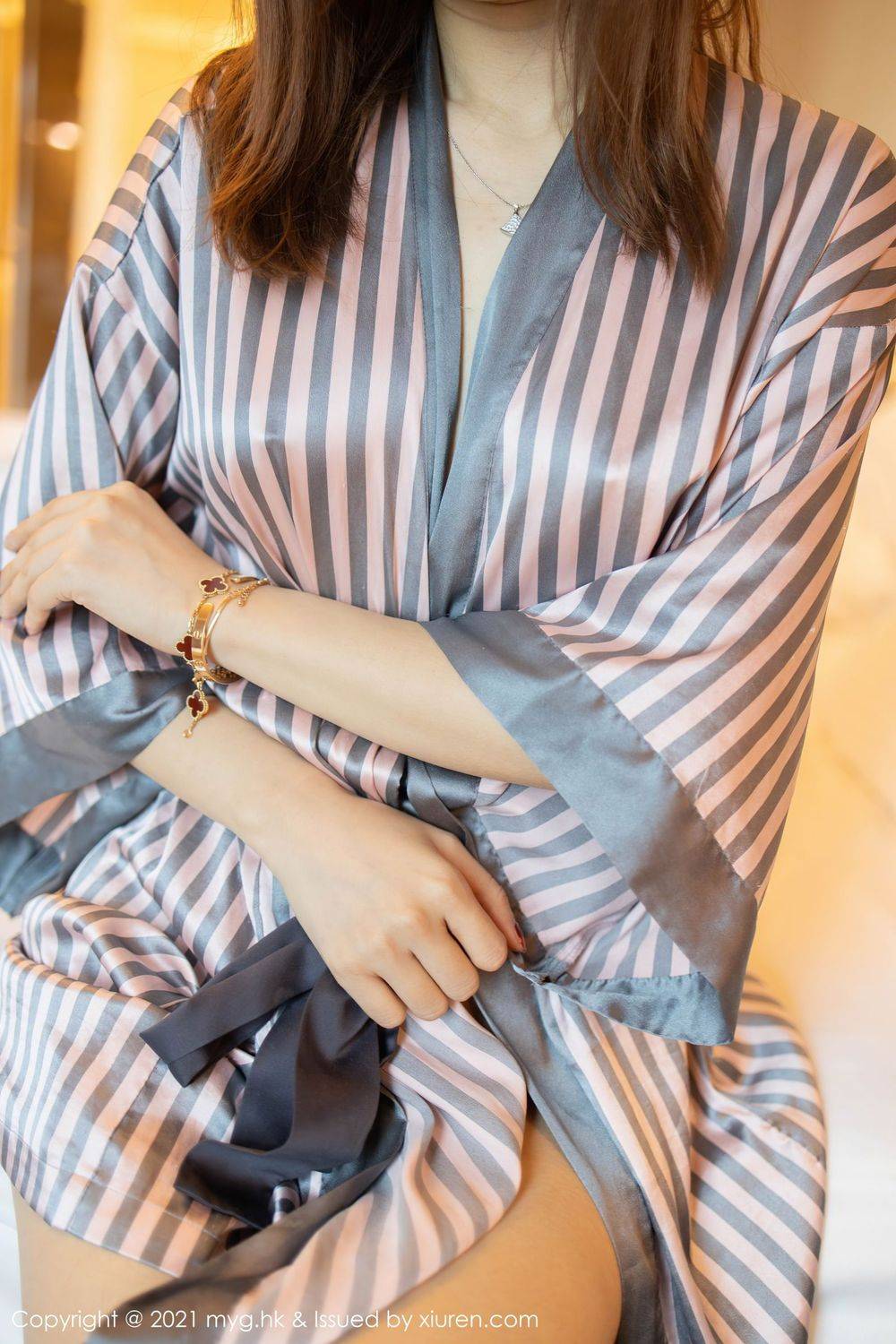 美媛馆性感女神绮里嘉ula修长美腿轻透睡衣浅裹系列套图-61