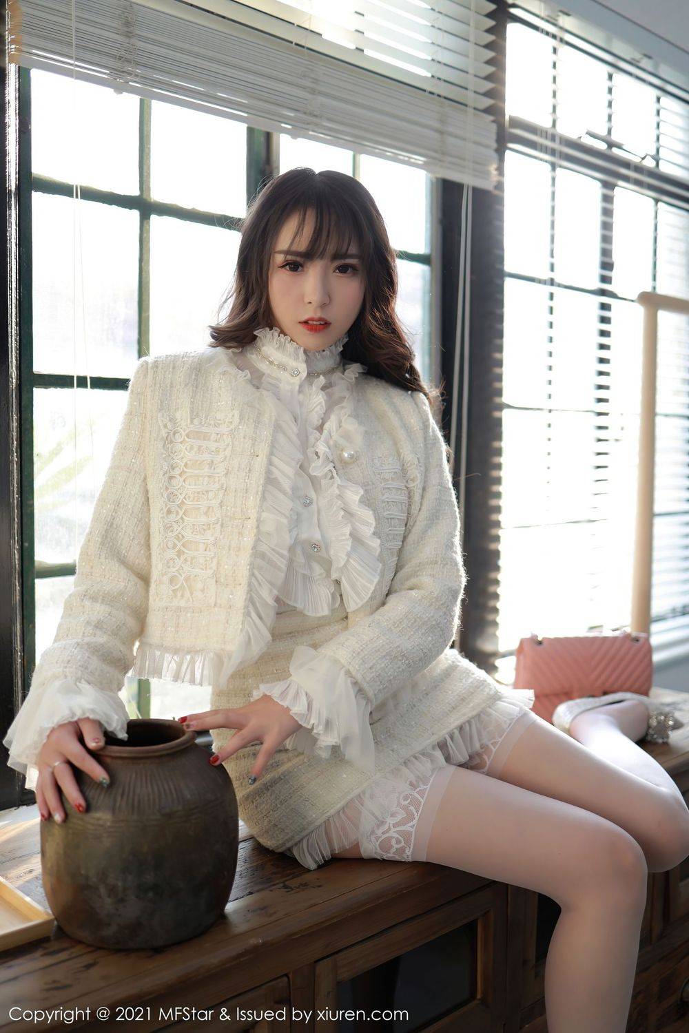 模范学院美女模特小波多丝袜美腿&连体衣惹火娇躯性感写真