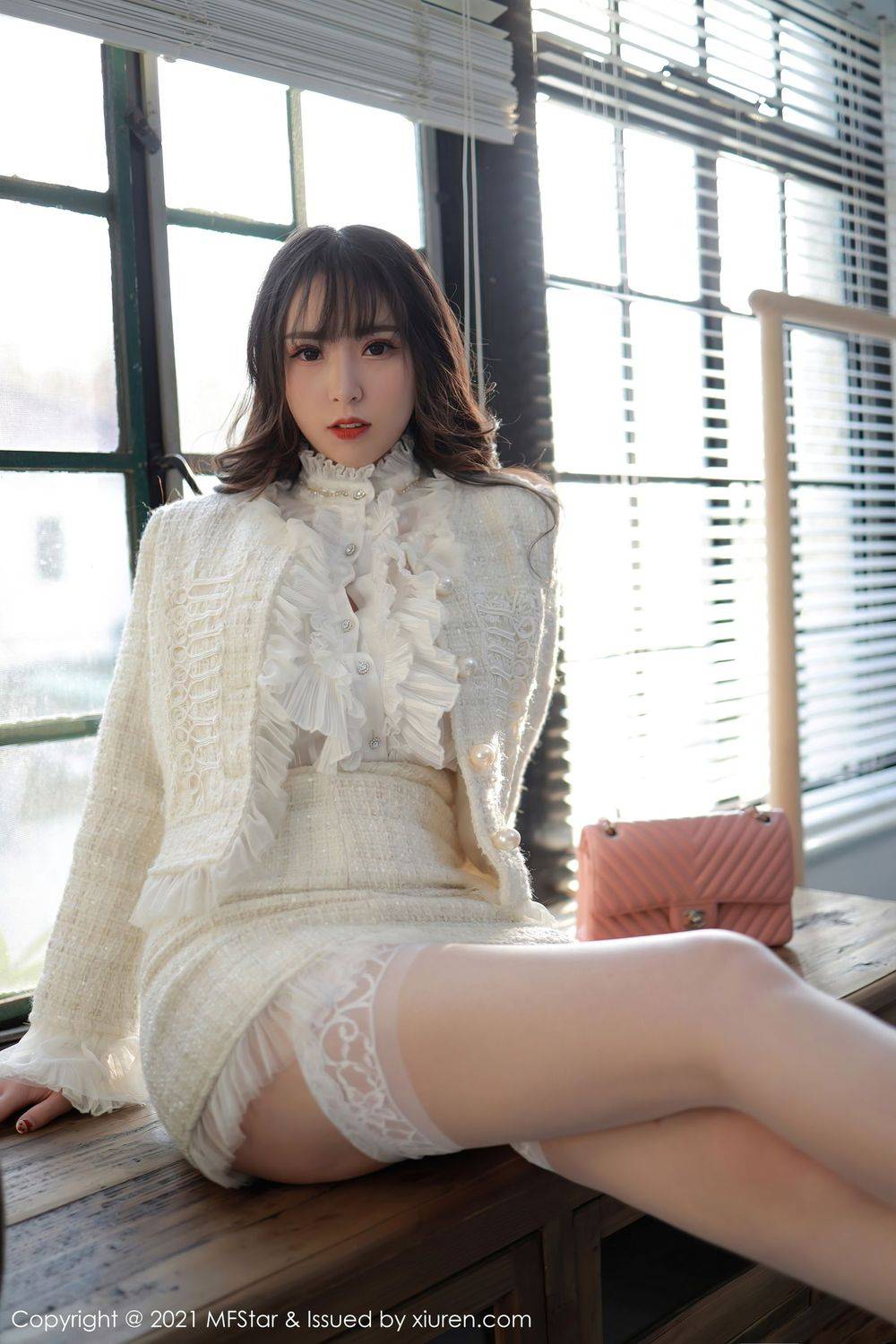 模范学院美女模特小波多丝袜美腿&连体衣惹火娇躯性感写真-3