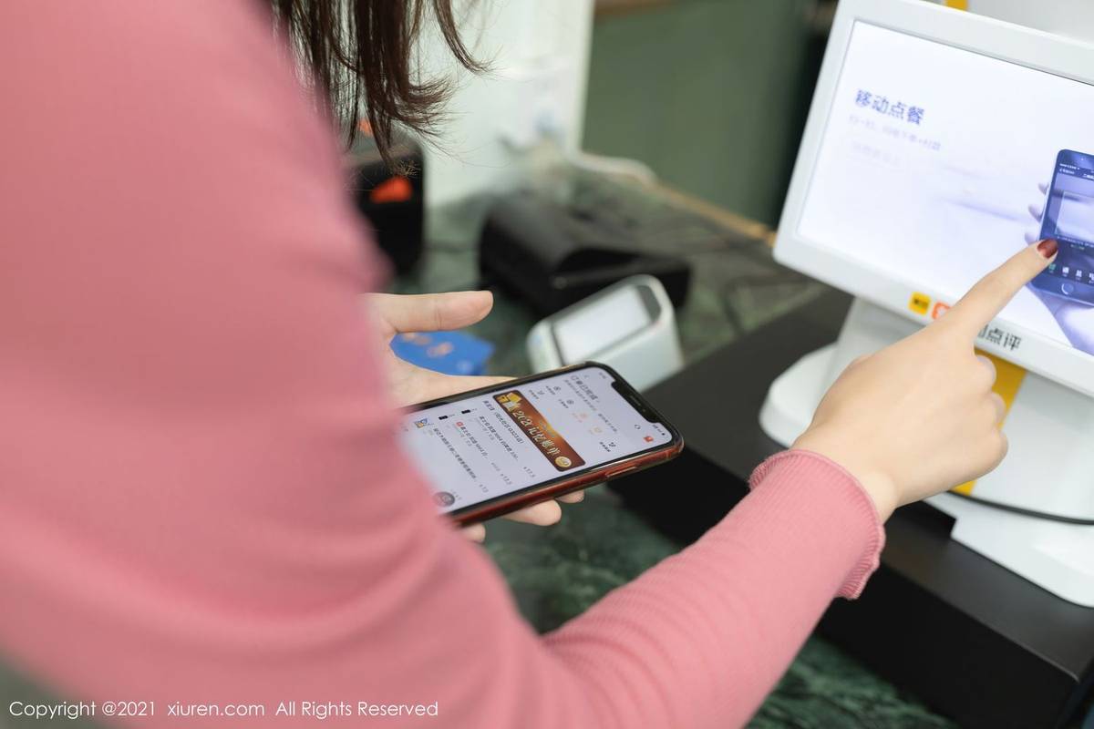 秀人网性感女神唐安琪丝袜美腿妻子送酒上门内衣主题写真-9