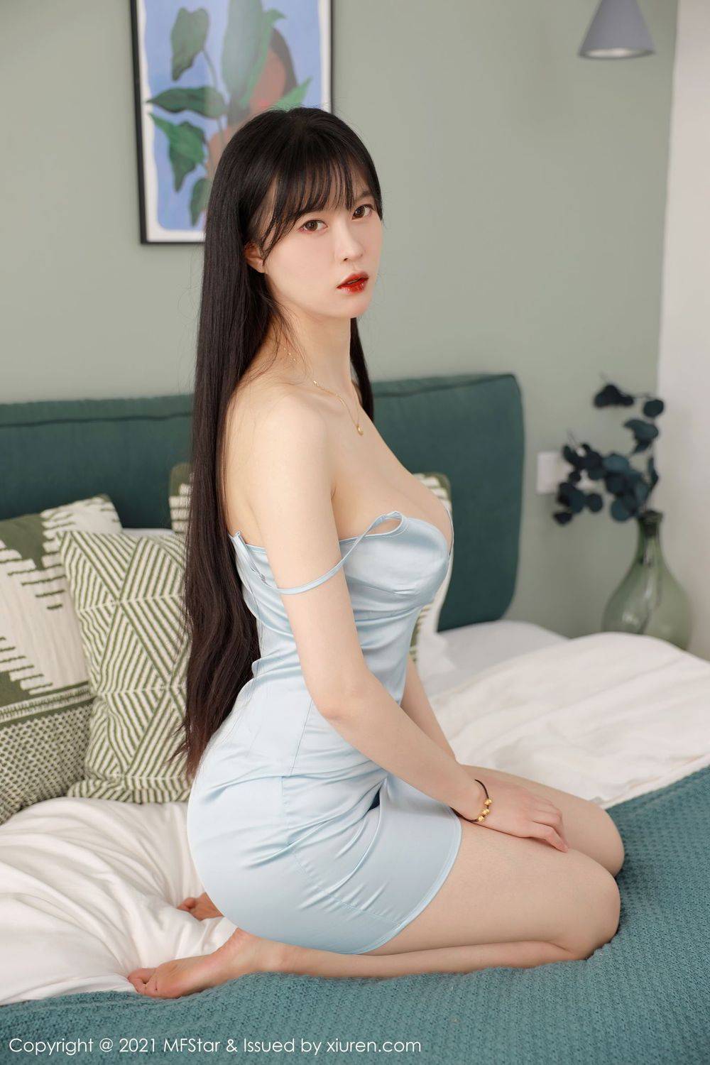 模范学院美女模特桃香子浅蓝色绸缎超短吊裙系列娇媚写真-21