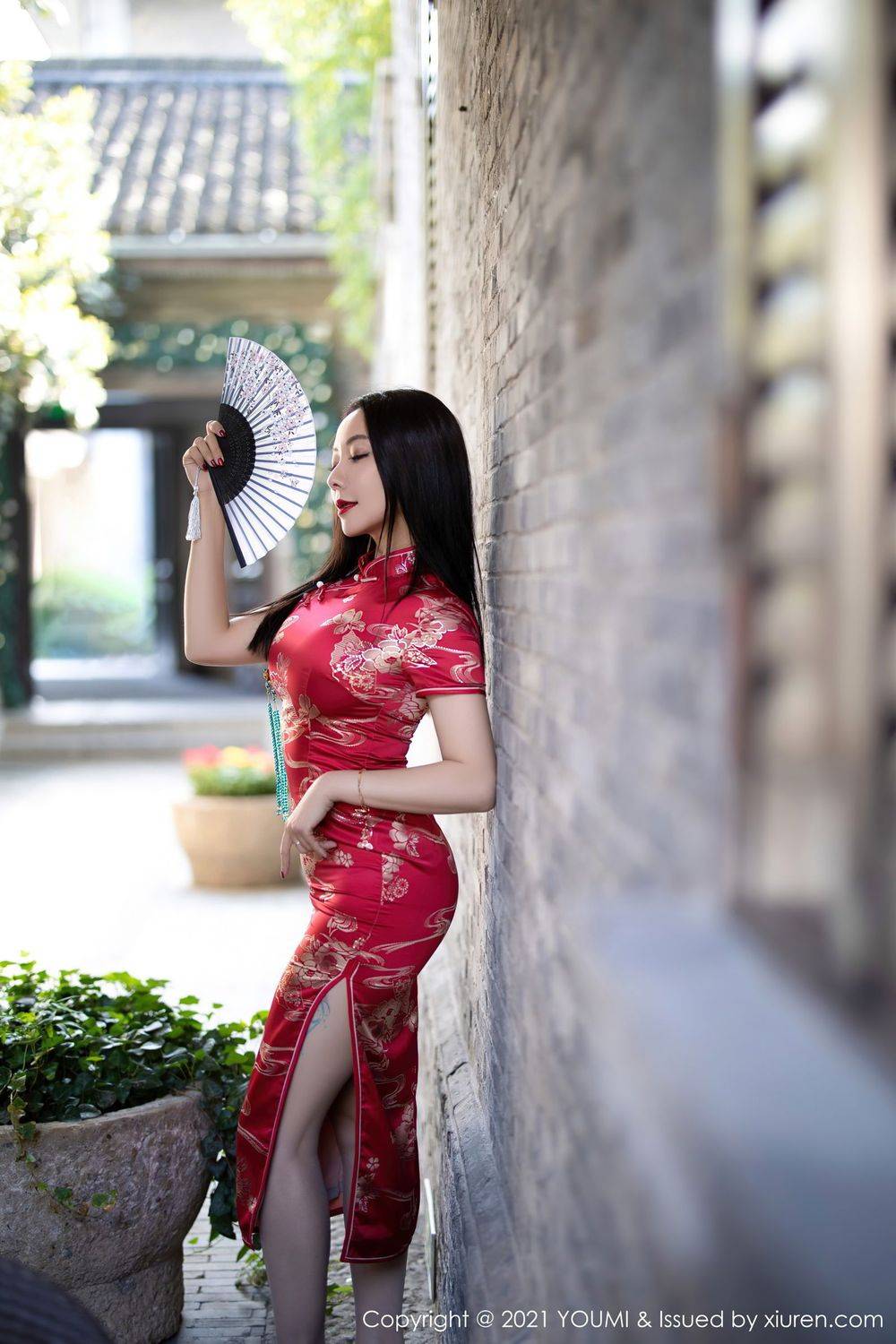 尤蜜荟美女模特果儿Victoria古典旗袍与丝袜美腿杭州旅拍-7