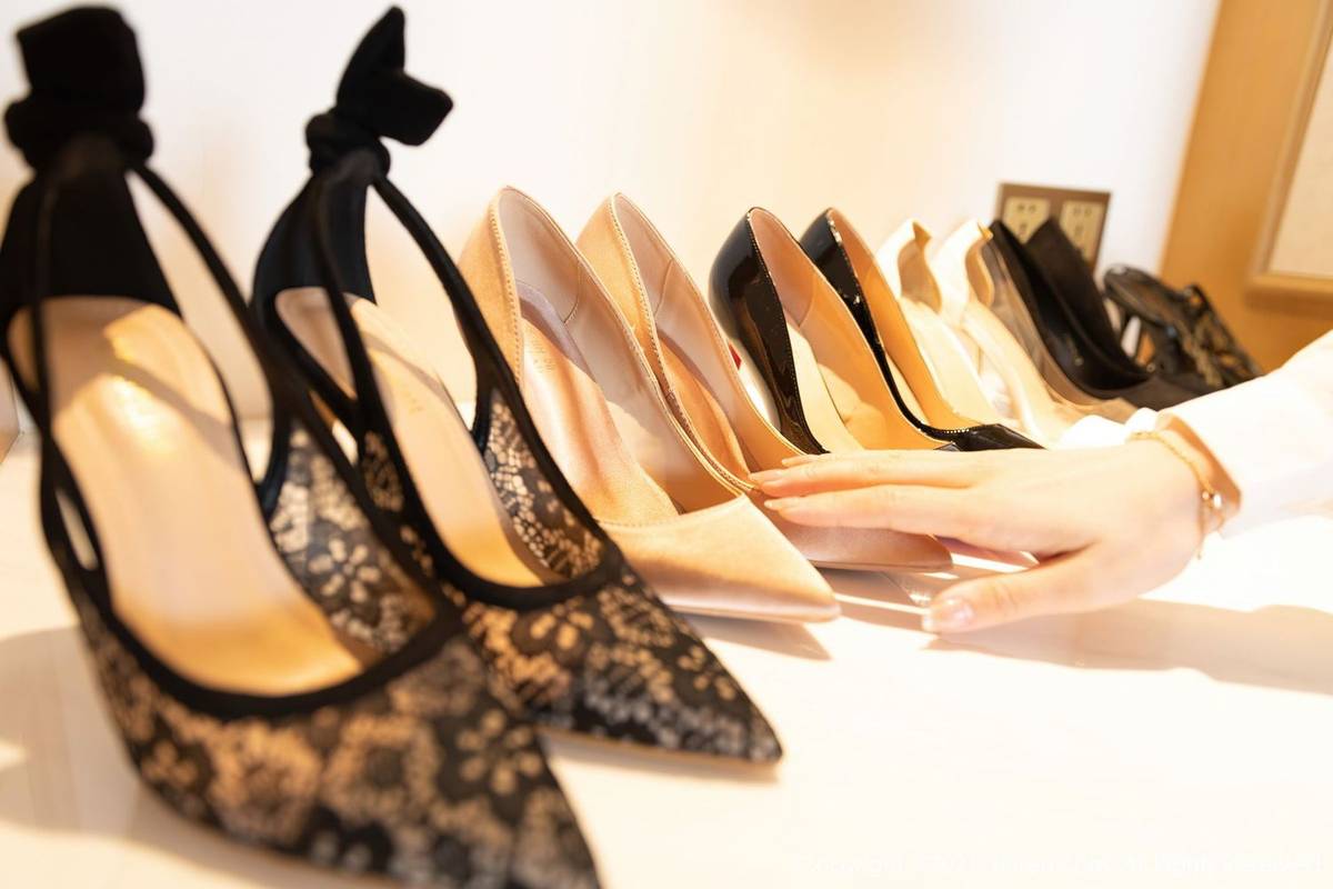 秀人网性感女神周于希Sandy丝袜美腿人妻剧情主题厦门旅拍-46