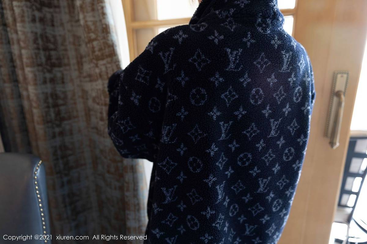 秀人网性感女神周于希Sandy丝袜美腿人妻剧情主题厦门旅拍-82