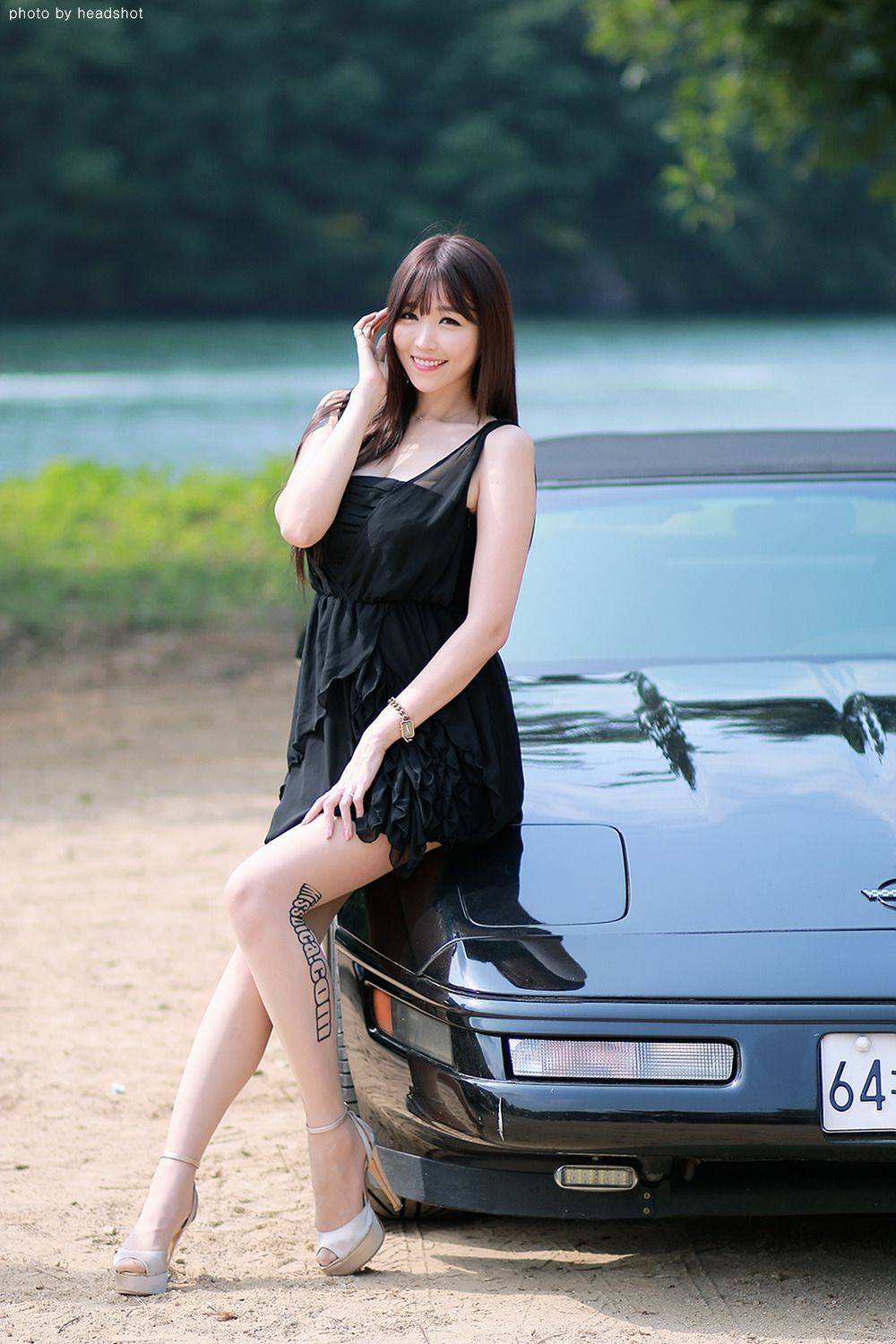 韩国极品车模李恩慧黑色连衣裙&黑直长发户外性感写真-7