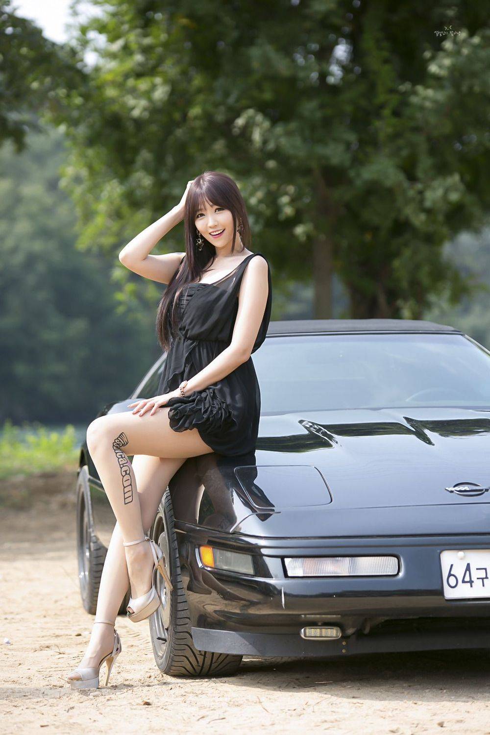 韩国极品车模李恩慧黑色连衣裙&黑直长发户外性感写真-18