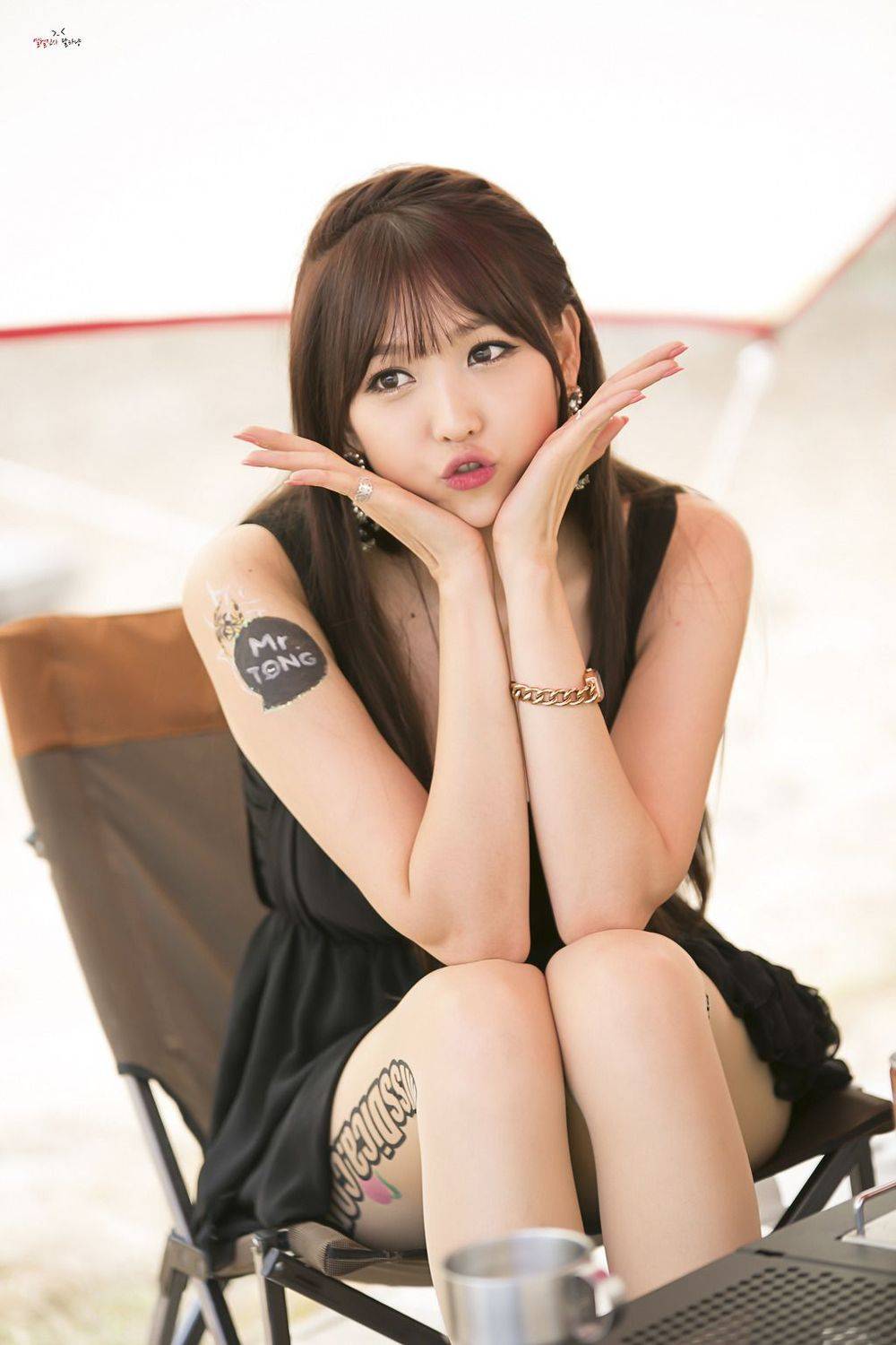 韩国极品车模李恩慧黑色连衣裙&黑直长发户外性感写真-25