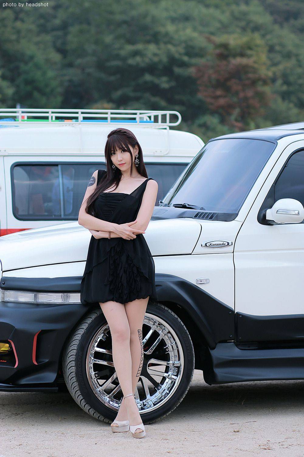韩国极品车模李恩慧黑色连衣裙&黑直长发户外性感写真-79