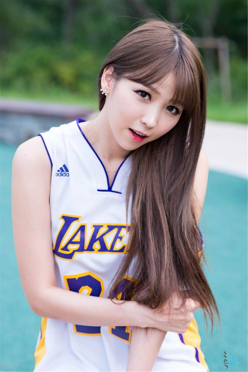 韩国网络李恩慧白与黑篮球宝贝装扮户外清纯写真-6