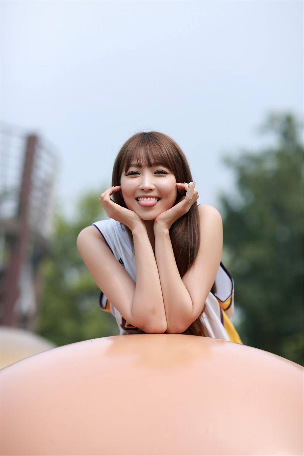 韩国网络李恩慧白与黑篮球宝贝装扮户外清纯写真-8