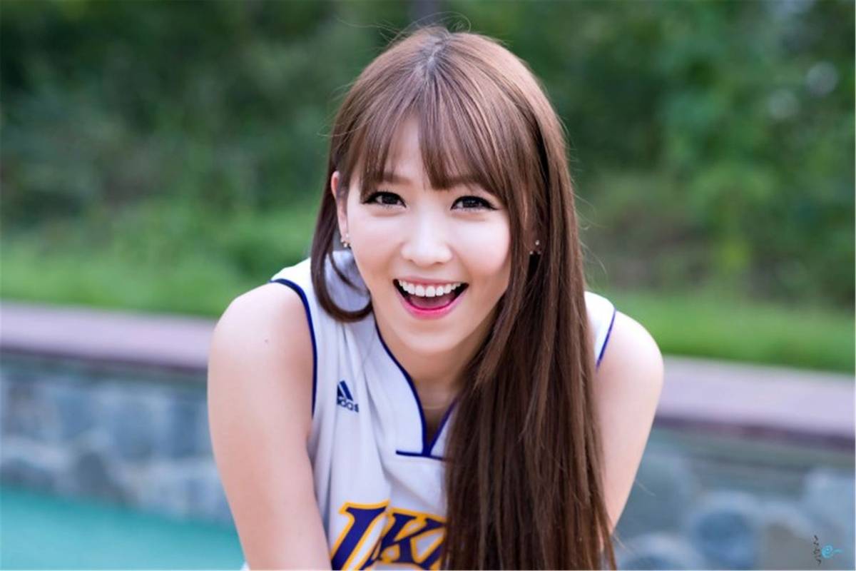 韩国网络李恩慧白与黑篮球宝贝装扮户外清纯写真-4