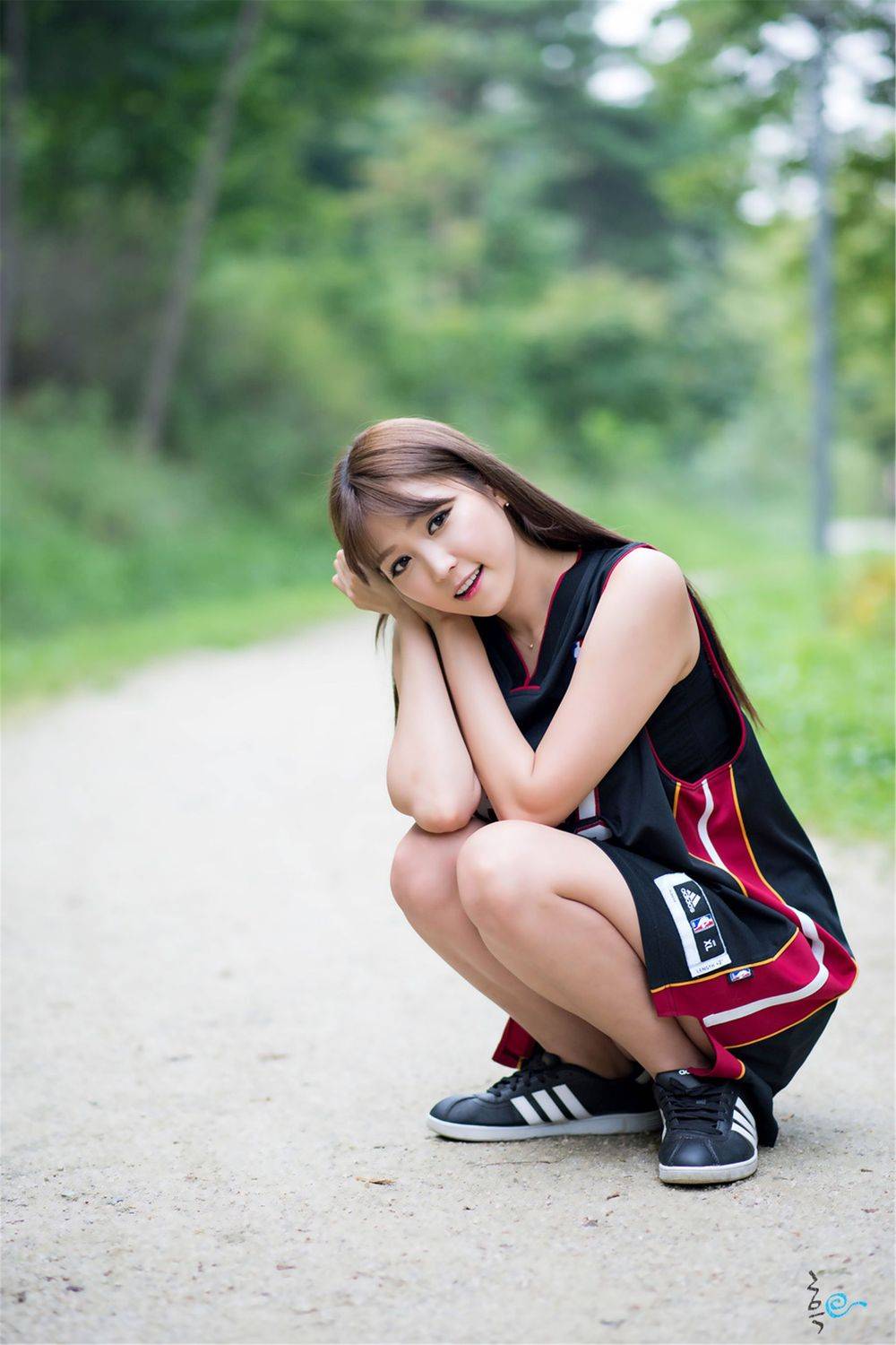 韩国网络李恩慧白与黑篮球宝贝装扮户外清纯写真-26