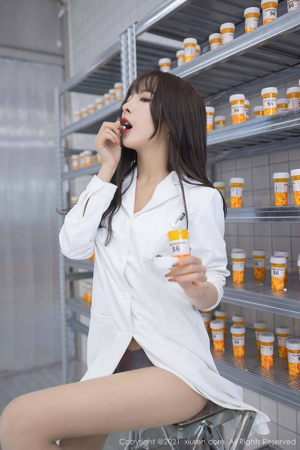 秀人网美女模特陈小喵丝袜美腿实验室试药主题三亚旅拍-14