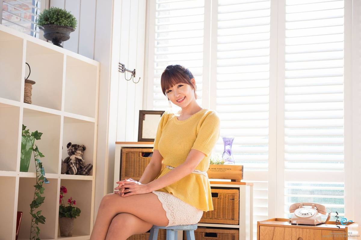 韩国美女模特李恩慧都市丽人风修长美腿职场OL装扮写真-25