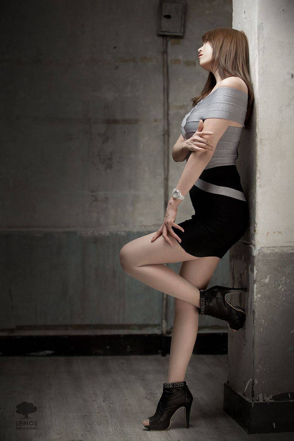 韩国美女模特李恩慧都市丽人风修长美腿职场OL装扮写真-67