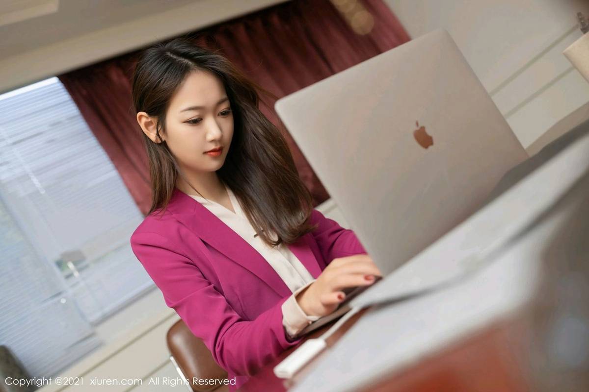 秀人网美女模特唐安琪丝袜美腿内衣诱惑职场OL系列性感写真-11