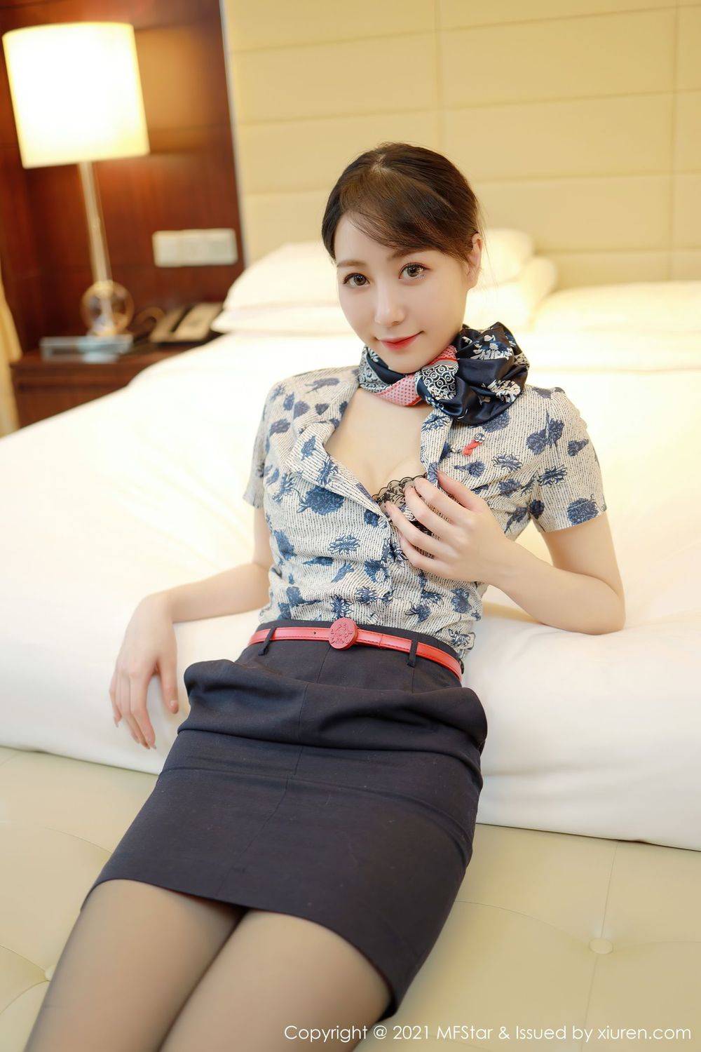 模范学院美女模特水水er黑丝美腿空姐制服系列清甜写真-18